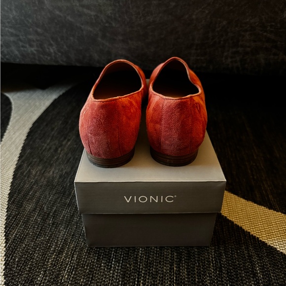 Vionic Flats - Picture 3 of 6